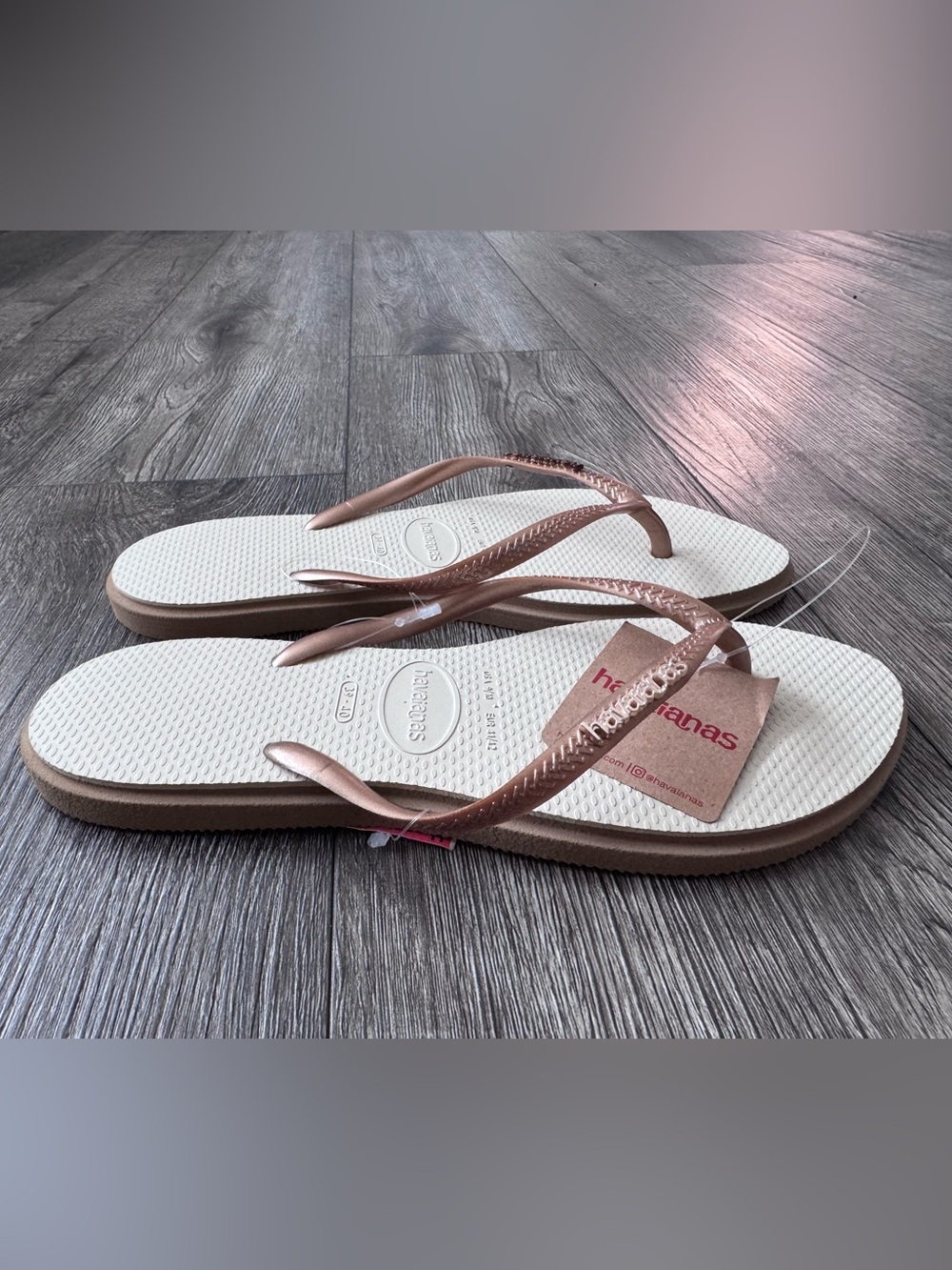 Havaianas Women's White and Rose Gold Flip Flops